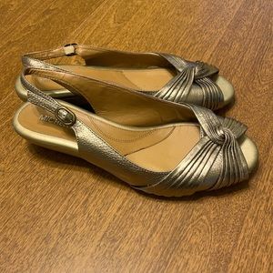 Michelle D gold shoe with knot look top and ankle strap, size 8.5M